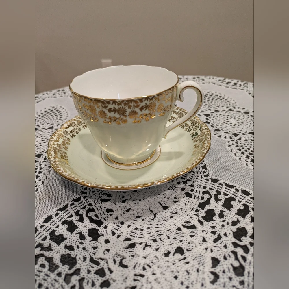 6 Pieces Adderley Teapot, Teacups & Saucer